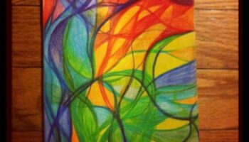 ما وراء الخطوط: استكشاف الاحتمالات المجردة باستخدام أقلام الرصاص الملونة