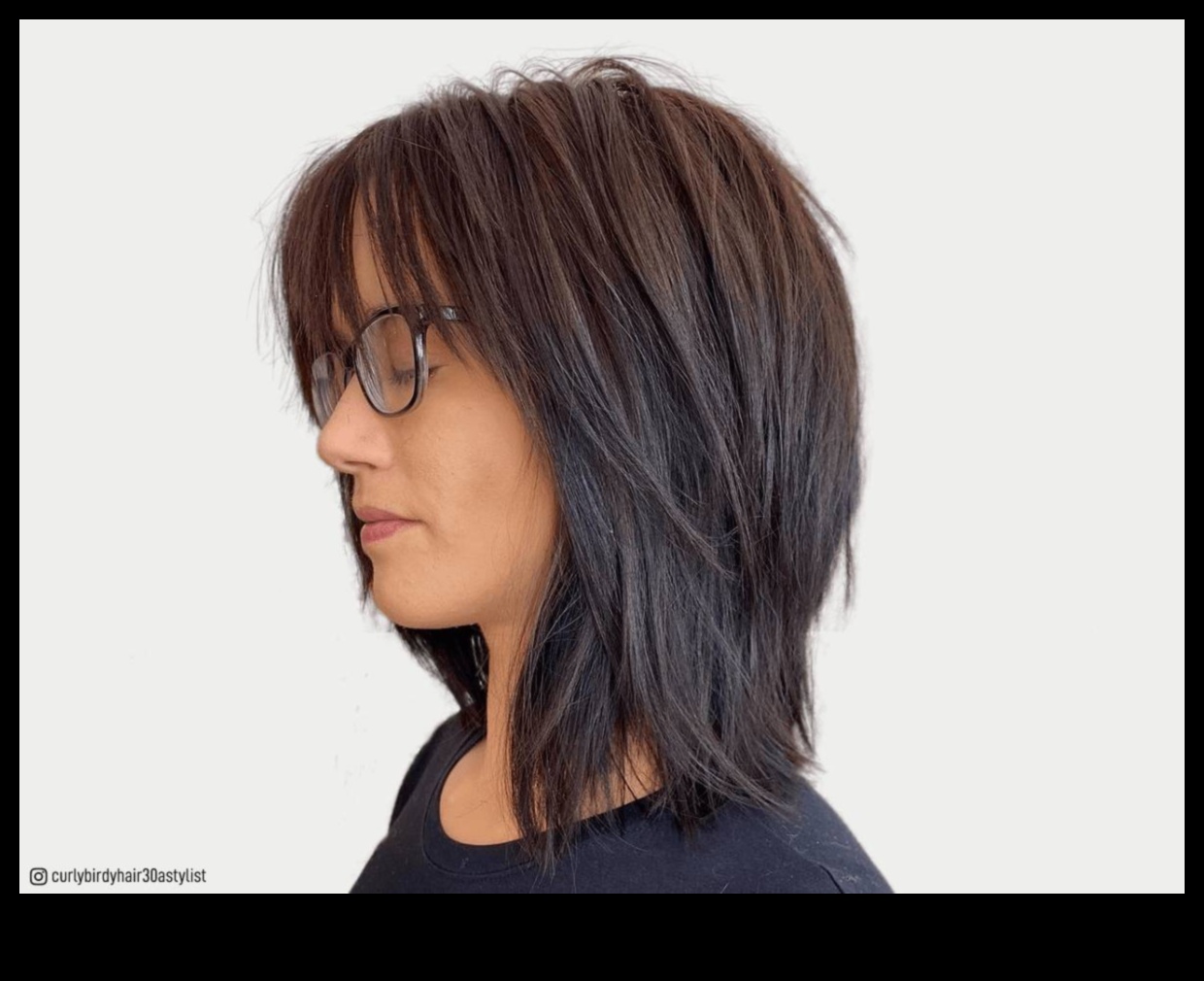 طبقات أنيقة: ارفعي مظهرك بشعر متوسط ​​الطول