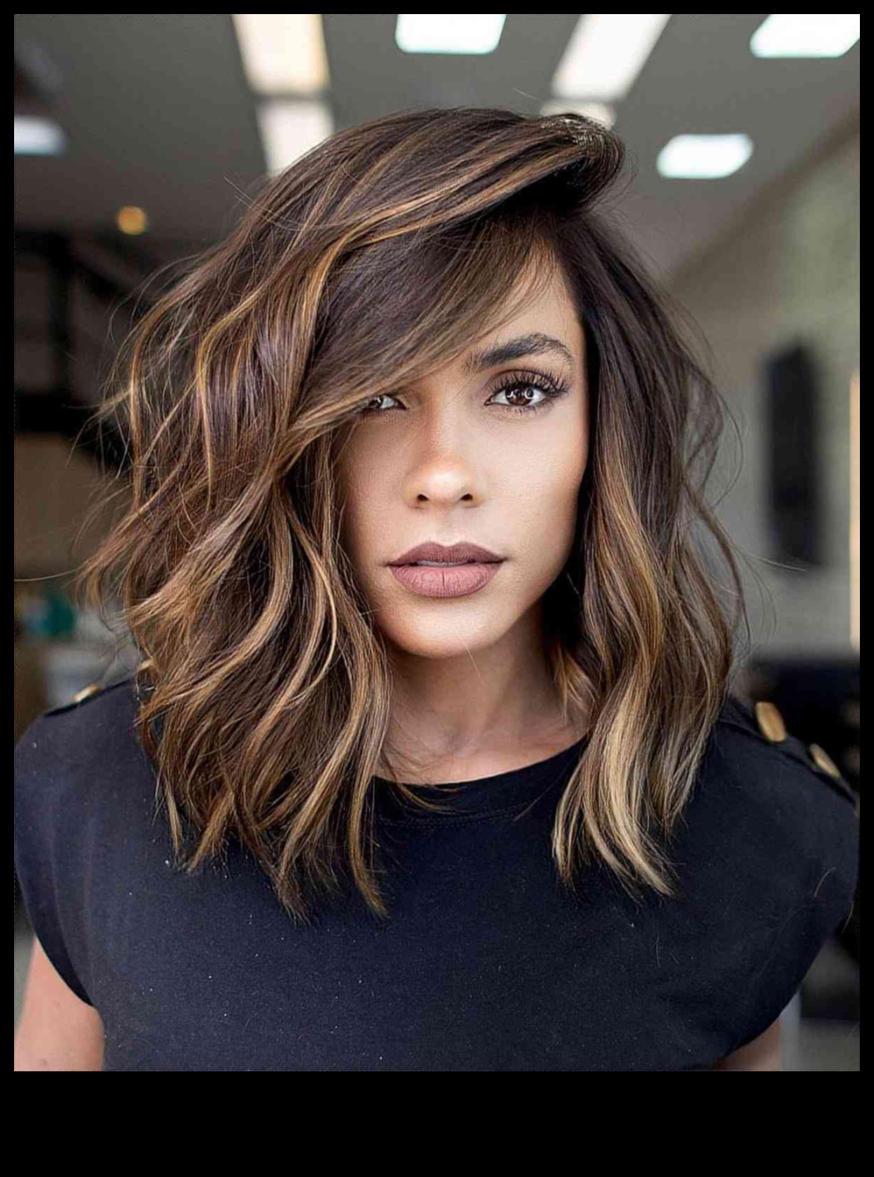 طبقات أنيقة: ارفعي مظهرك بشعر متوسط ​​الطول