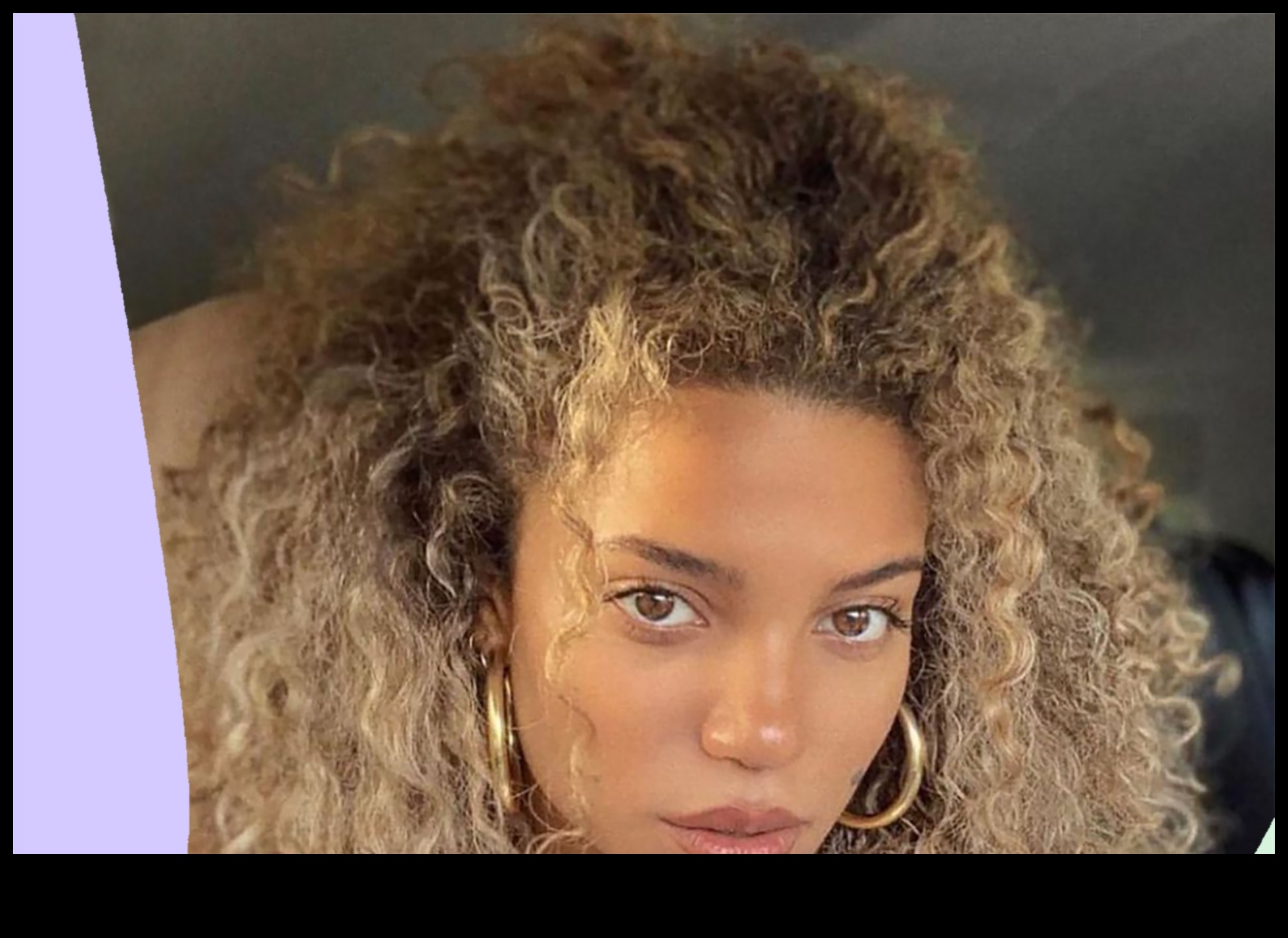 الشعر الأشقر والمشاعر الرجعية: دليل لإضفاء مظهر مستوحى من الطراز القديم 3 الشعر الأشقر والأجواء الرجعية: إضفاء مظهر مستوحى من الطراز القديم