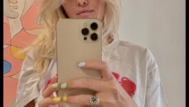 الشعر الأشقر والأجواء الرجعية: إضفاء مظهر مستوحى من الطراز القديم