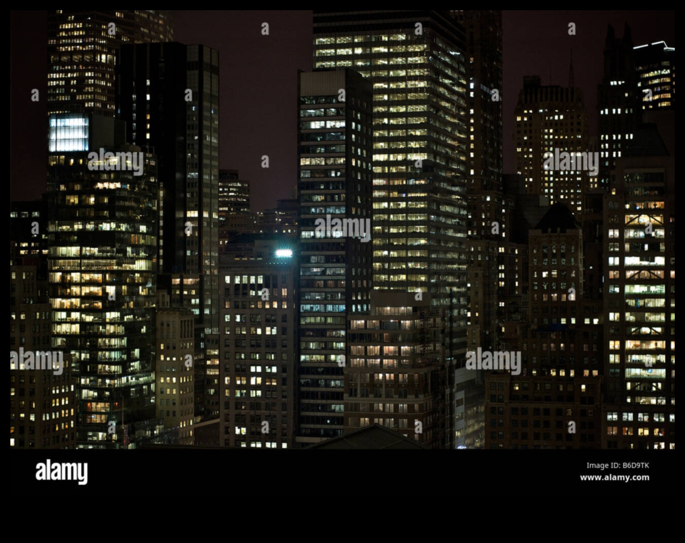 المناظر الليلية: مناظر المدينة مضاءة في الظلام