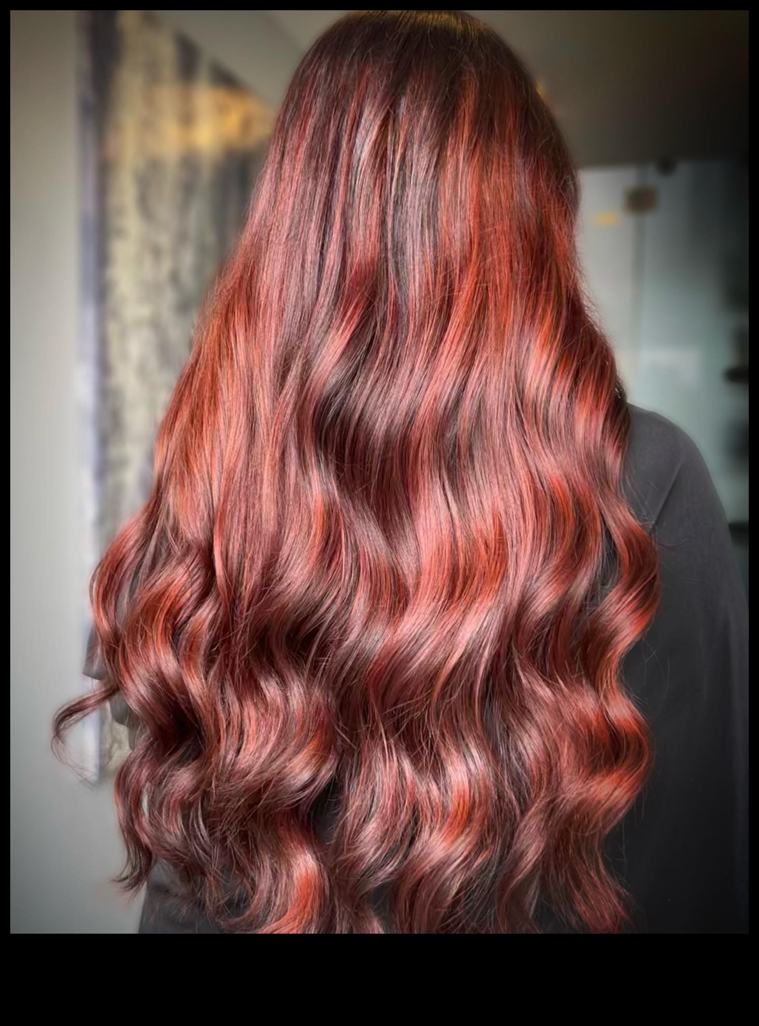 أنيقة بدون مجهود: تسريحات الشعر اليومية باللون الأحمر والبني المحمر للأناقة غير الرسمية