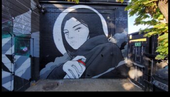 قصص الشوارع: رواية الحكايات الحضرية من خلال الفن