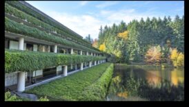 كيف تؤثر المناظر الطبيعية على الممارسات الثقافية والاجتماعية للمجتمعات؟